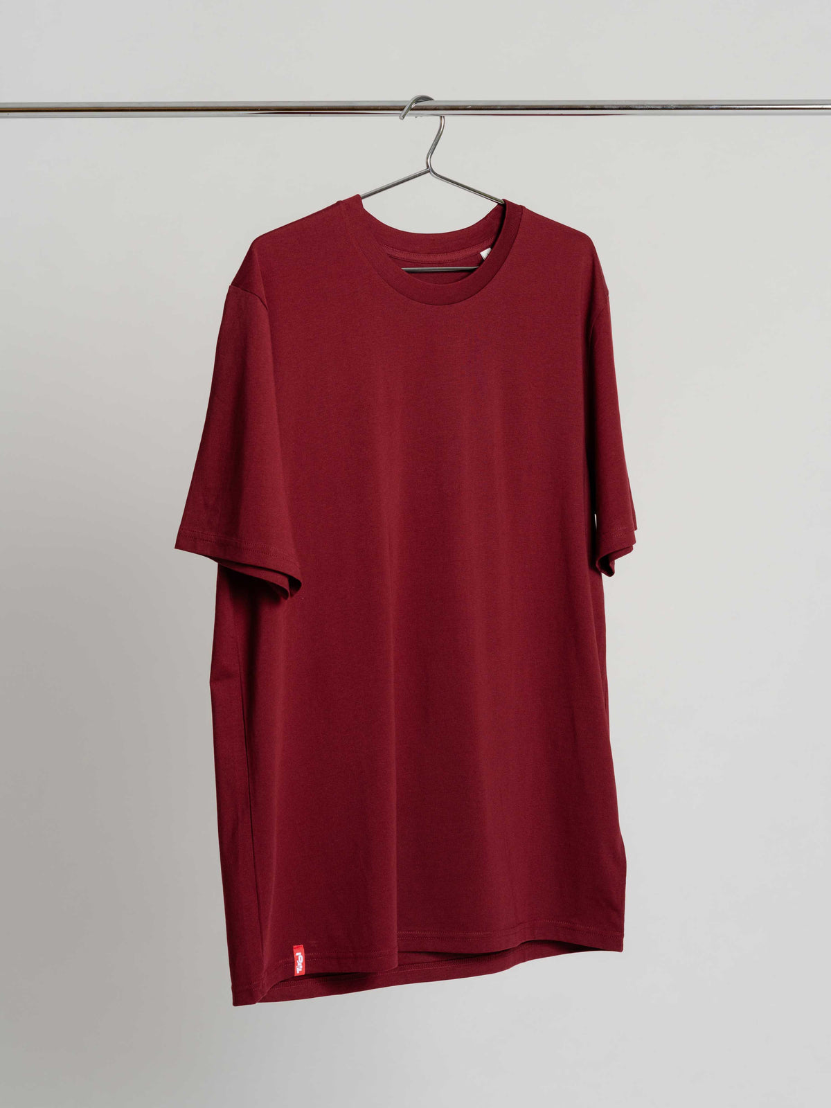 Unisex T-Shirt "Avery" in Burgund aus 100% Baumwolle