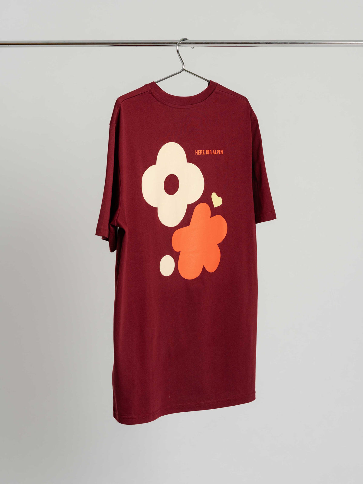 Unisex T-Shirt "Avery" in Burgund mit Blumenprint