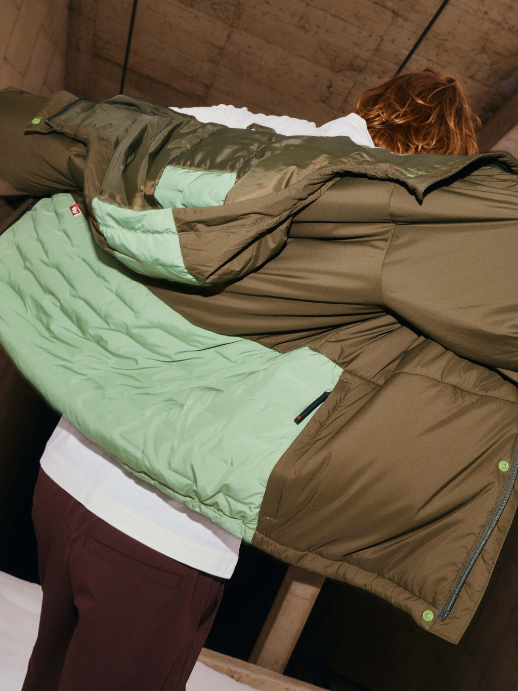Winterjacke "Charlie" wird angezogen
